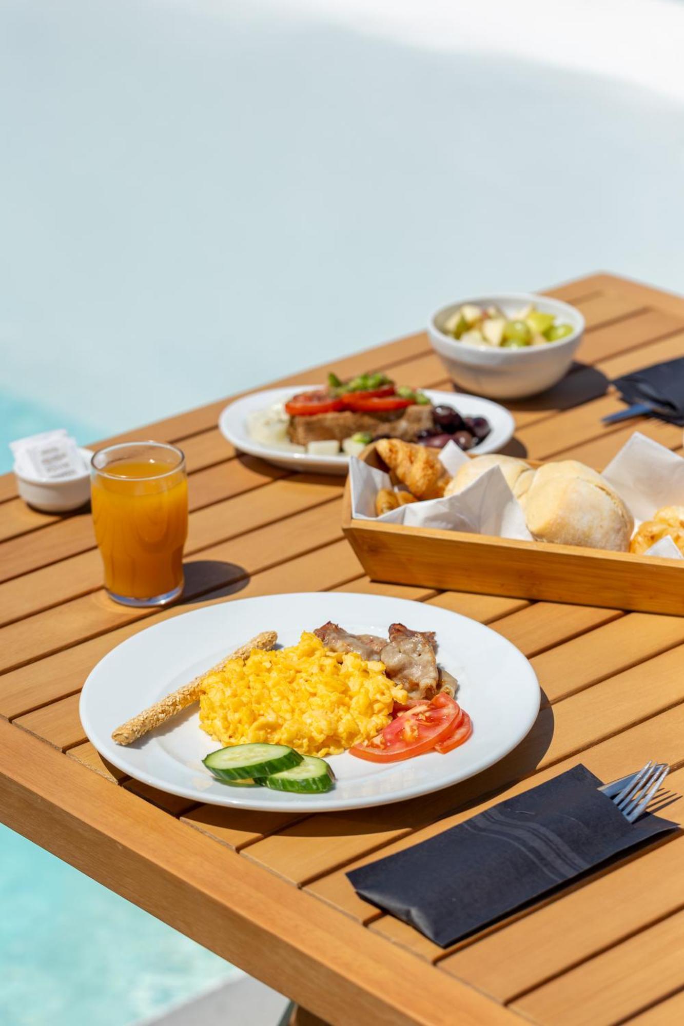 Thermes Luxury Villas And Spa (Adults Only) Megalochori  Exteriör bild