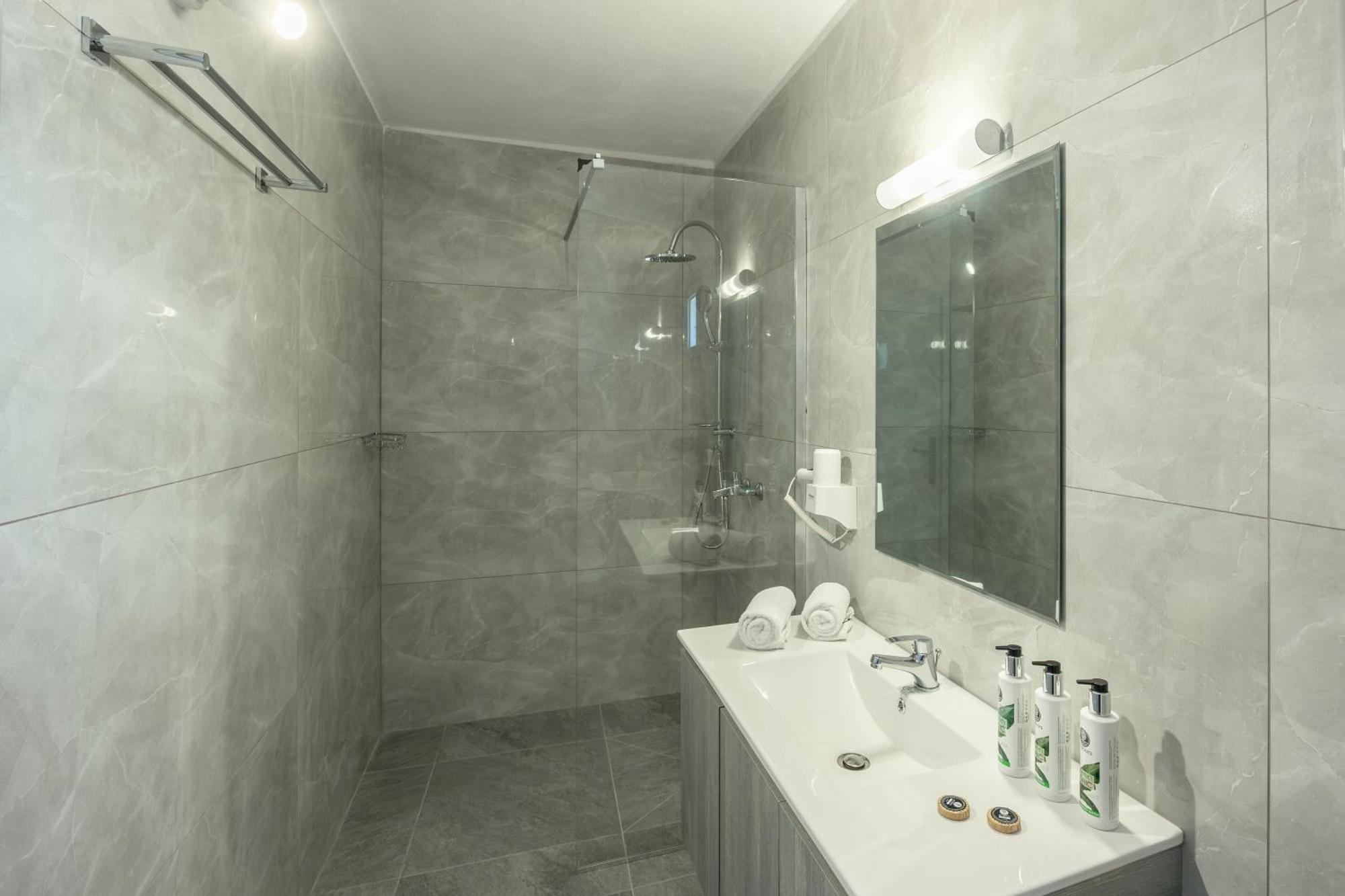 Thermes Luxury Villas And Spa (Adults Only) Megalochori  Exteriör bild